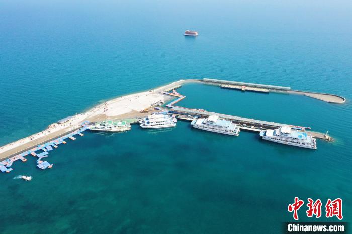 青海湖衛星定位系留式浮標布放正式完成