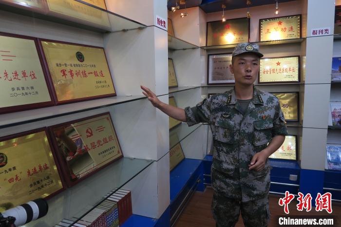 圖為南疆軍區(qū)某合成團(tuán)1連連長齊楠。　楊程晨 攝
