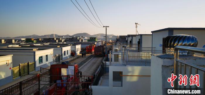 圖為蘭州新區(qū)移民安置區(qū)。　魏建軍 攝