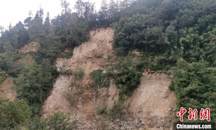 四川瀘定6.8級地震：瀘定和石棉震災區搶險救援道路實施交通管制