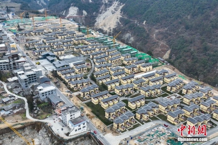 圖為2月1日，瀘定磨西鎮震后重建的安置小區。(無人機照片)<a target='_blank' href='/'><p  align=