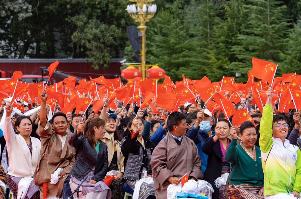 8月19日10時，慶祝西藏和平解放70周年大會在拉薩市布達拉宮廣場隆重舉行。徐馭堯 攝