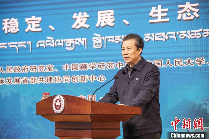圖為西藏民族大學黨委書記、副校長劉凱在開幕式上致辭?！钪覍?攝
