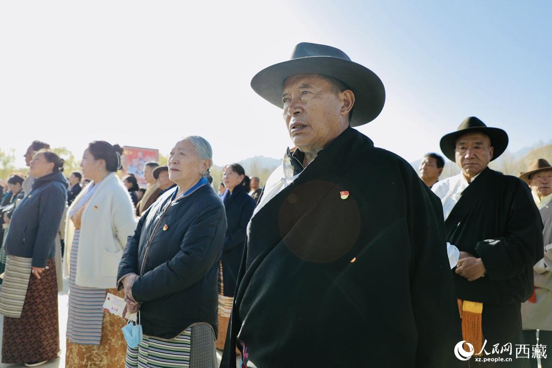 升旗儀式現場。人民網 次仁羅布攝
