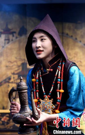 圖為西藏自治區級非遺項目——山南浪卡子縣的羊卓服飾。　李林 攝