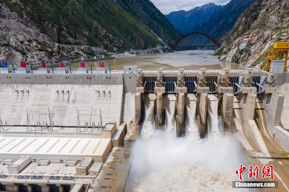 資料圖為2021年8月7日，西藏山南雅魯藏布江上的藏木水電站。（無人機(jī)畫面） <a target='_blank' href='/'><p  align=
