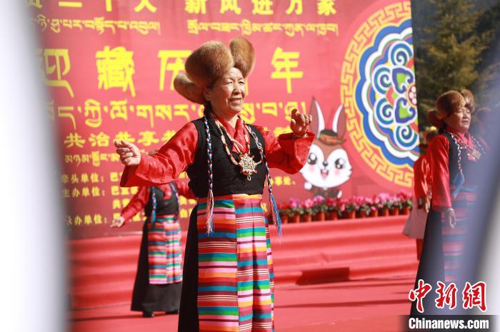 圖為藏歷新年活動現場?！埩?攝