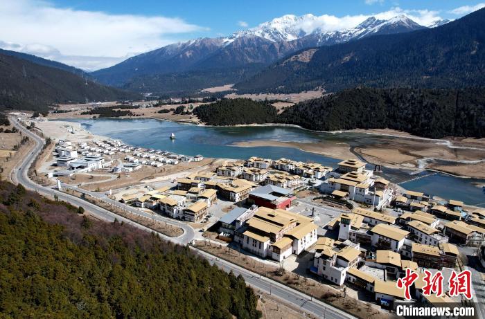 2月17日，西藏林芝魯朗小鎮。(無人機照片) 李林 攝