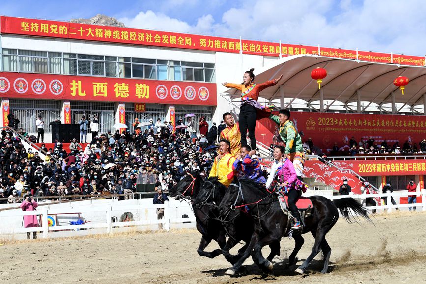 藏歷新年，精彩的馬術表演。潘多攝