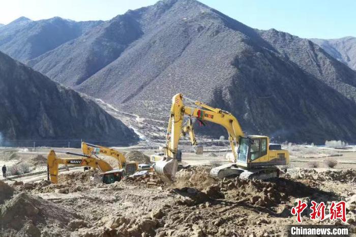 圖為高標準農田建設施工現場。　格桑倫珠 攝