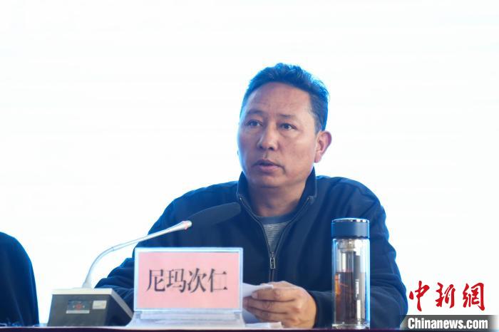 西藏自治區體育局黨組副書記、局長尼瑪次仁講話。　貢確 攝