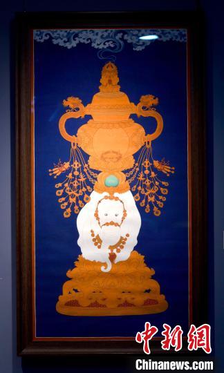 圖為5月16日，展覽中的新創(chuàng)唐卡作品《瑞象承香》。　李林 攝