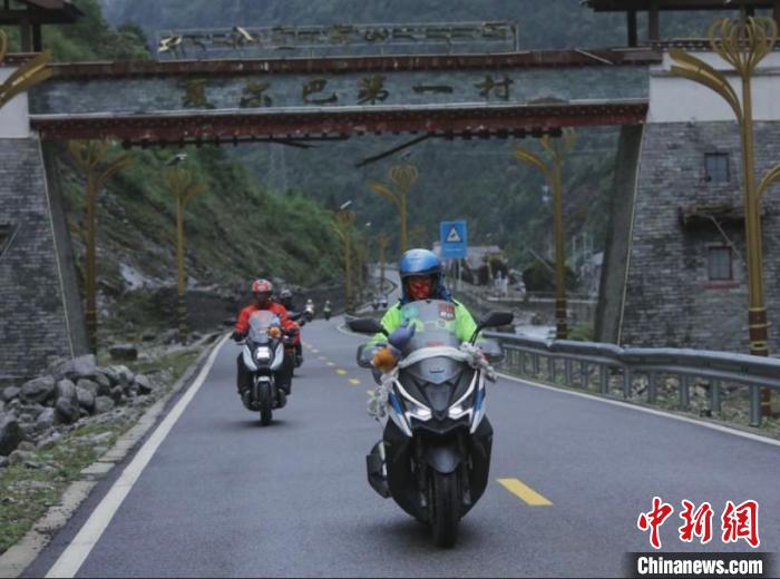 當摩旅騎手遇上珠峰文化節極地G219集結賽西藏日喀則段啟動