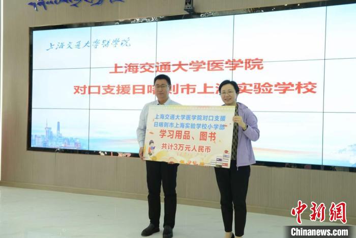 上海醫學專家“一站式”為西藏民眾解憂