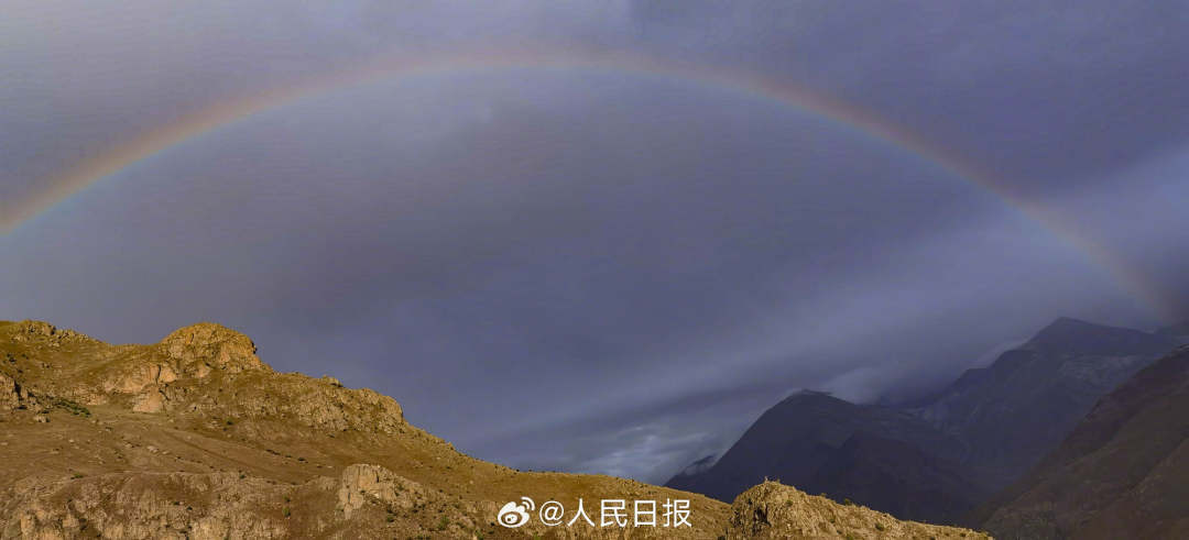 接好運！青藏高原現巨大彩虹橋